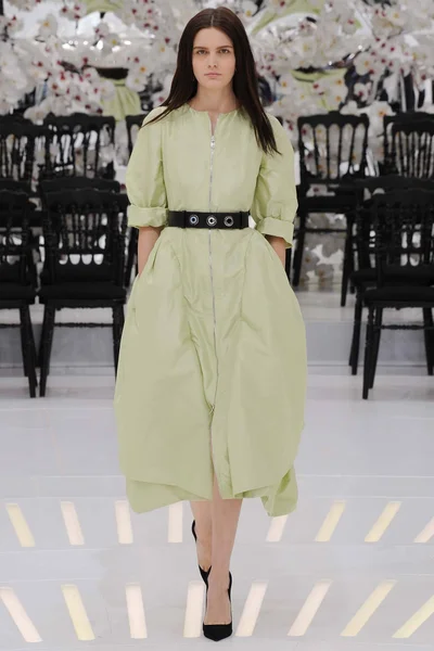 Look 13